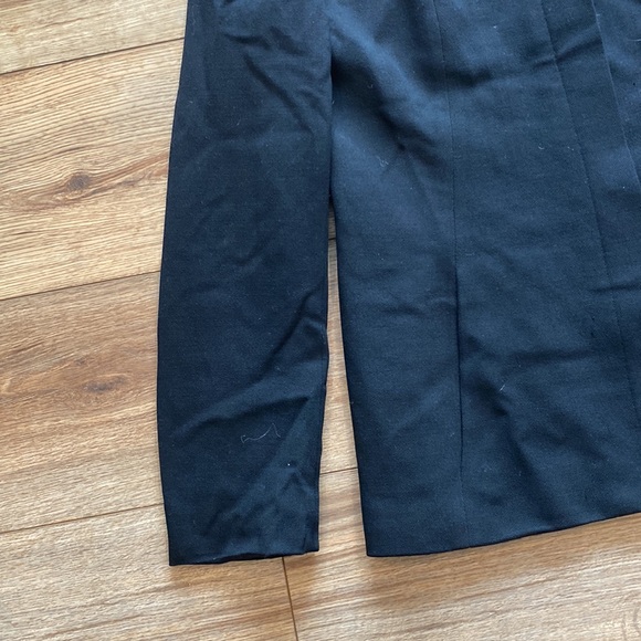 Jones New York black blazer with brooch - Picture 5 of 10